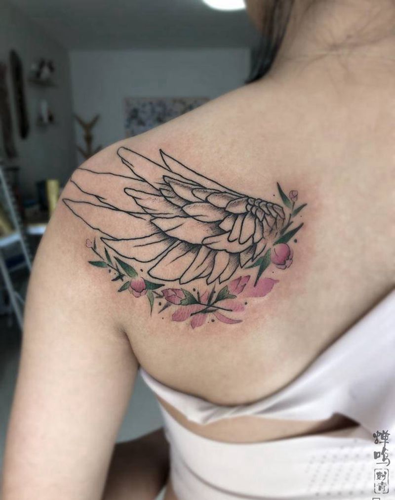 翅膀纹身图片_背部New School纹身图案