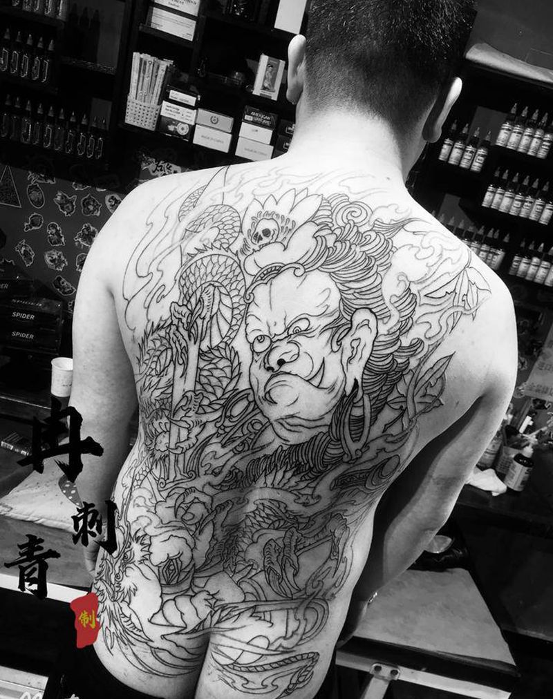 明王纹身图片_肩部背部新传统纹身图案
