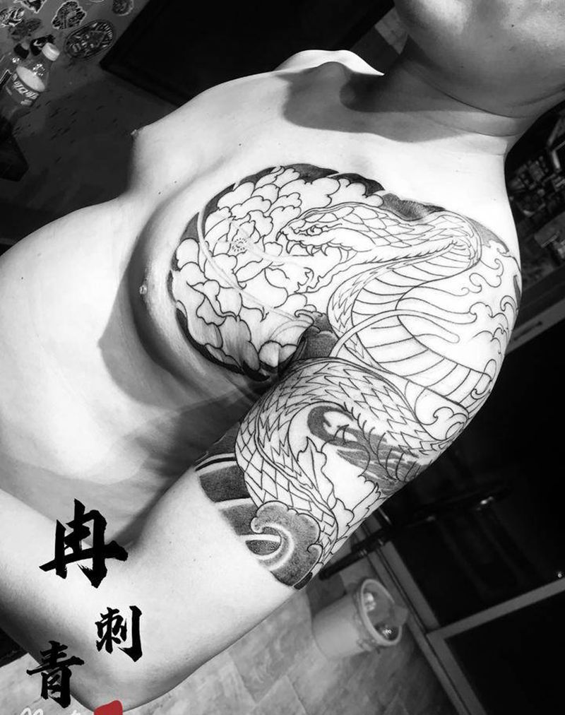 半甲遮盖纹身图片_肩部胸部新传统纹身图案