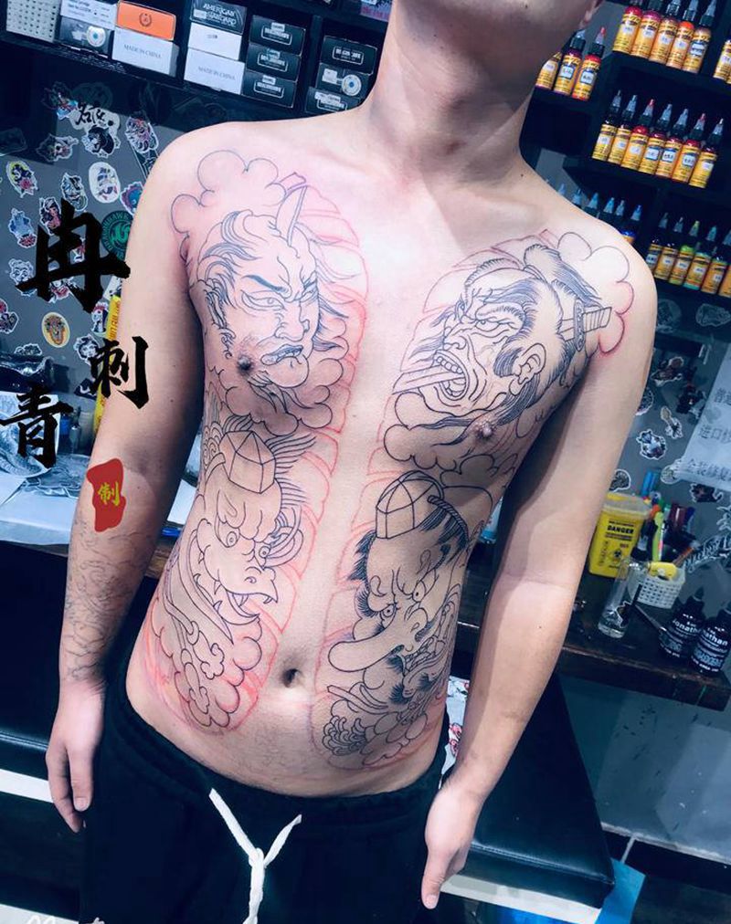 开衫纹身图片_胸部腹部老传统纹身图案