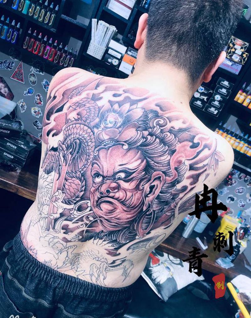 冥王未完成纹身图片_肩部背部新传统水墨纹身图案