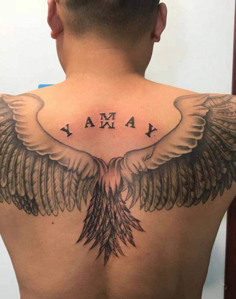 翅膀纹身图片_肩部新传统翅膀，字母纹身图案