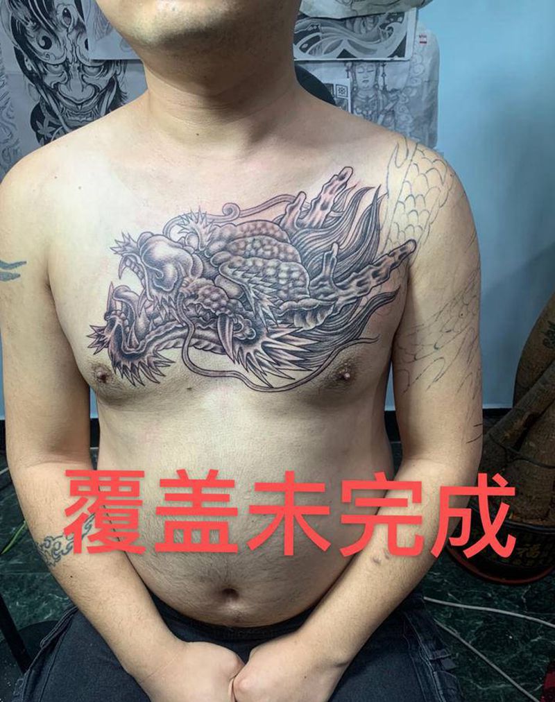 覆盖纹身图片_胸部新传统龙纹身图案