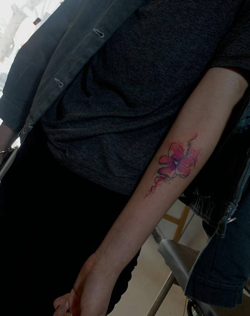 《送你一朵小红花》纹身图片_手臂水彩纹身图案