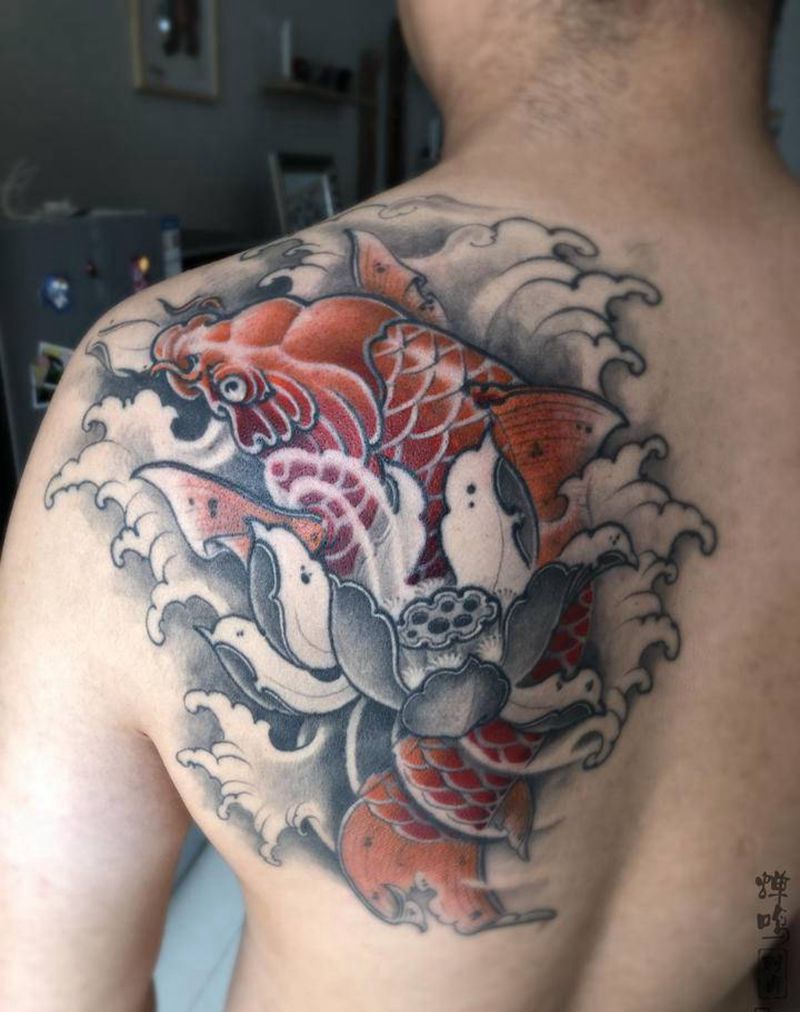 鲤鱼纹身图片_背部新传统纹身图案