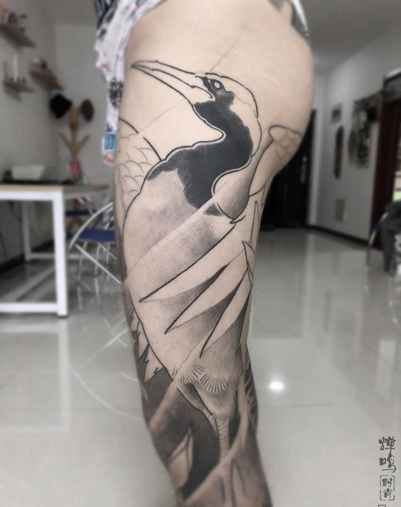 鹤纹身图片_腿部新传统纹身图案