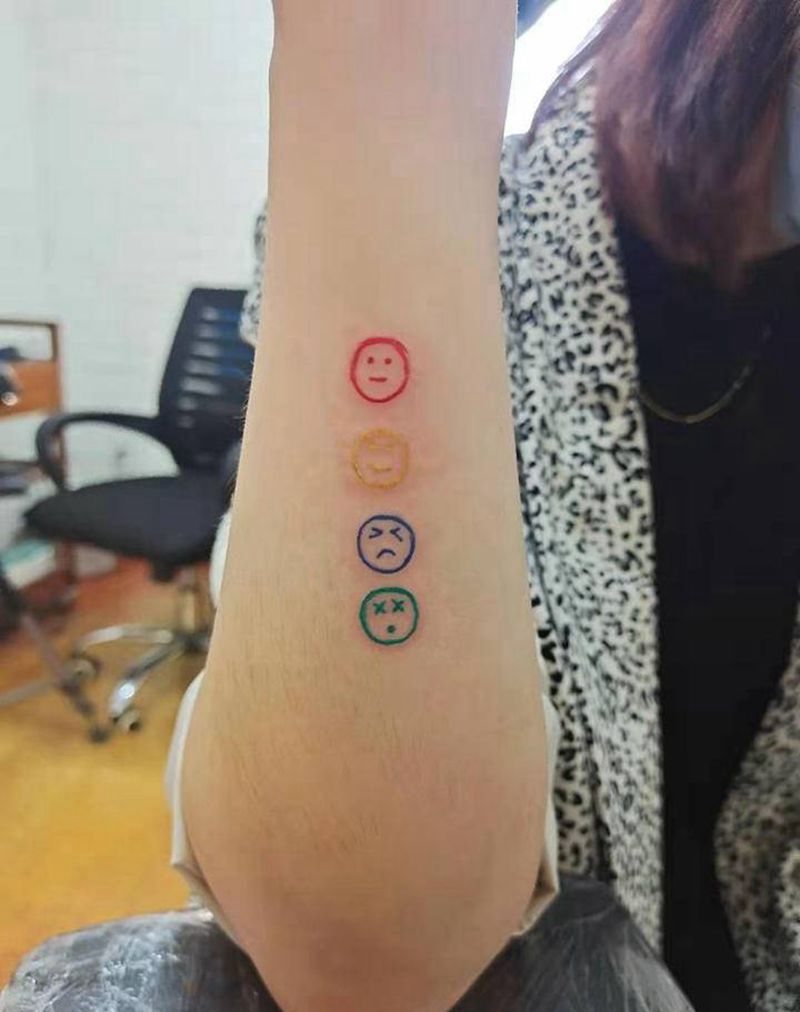 小清新纹身图片_手部老传统纹身图案