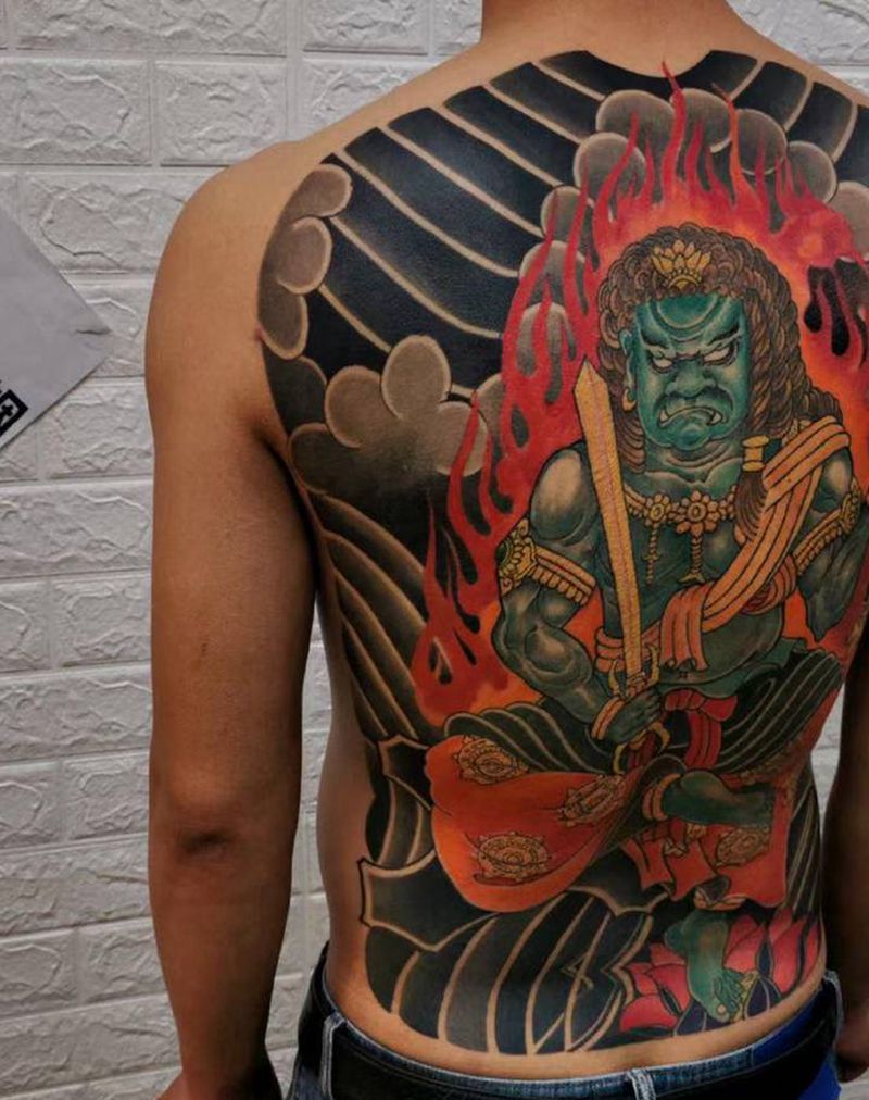 满背不动明王纹身图片_背部老传统纹身图案