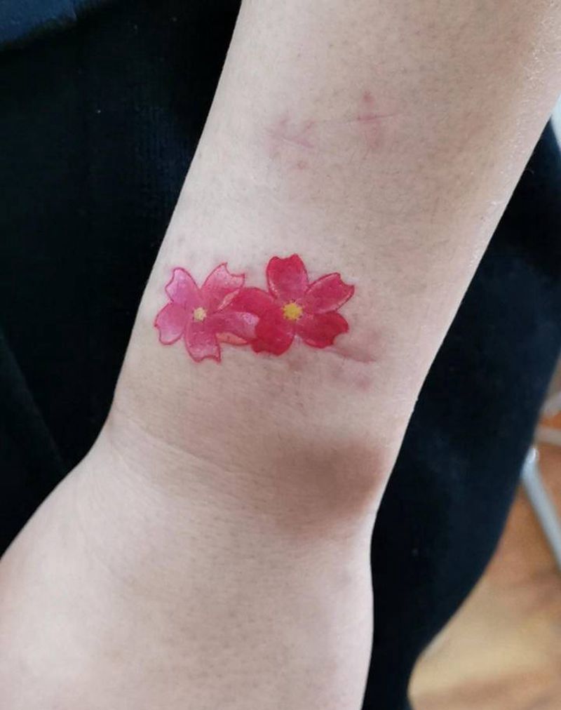 小花花纹身图片_手臂老传统纹身图案