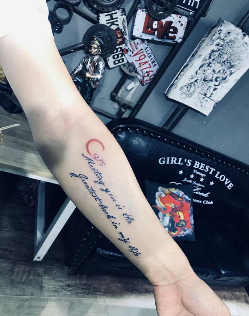 字母纹身图片_手臂花体字纹身图案