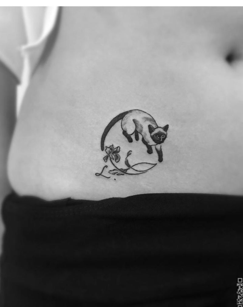 暹（xiān）罗猫纹身图片_成品腹部清新动物植物字符图腾纹身图案