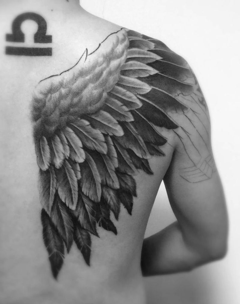 大·反半甲纹身图片_成品背部欧美写实动物原创纹身图案