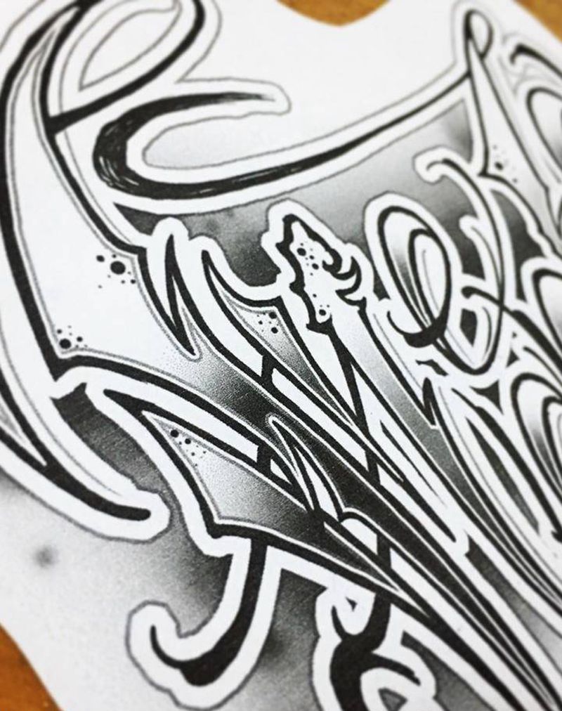 英文纹身图片_肩部花体字纹身图案