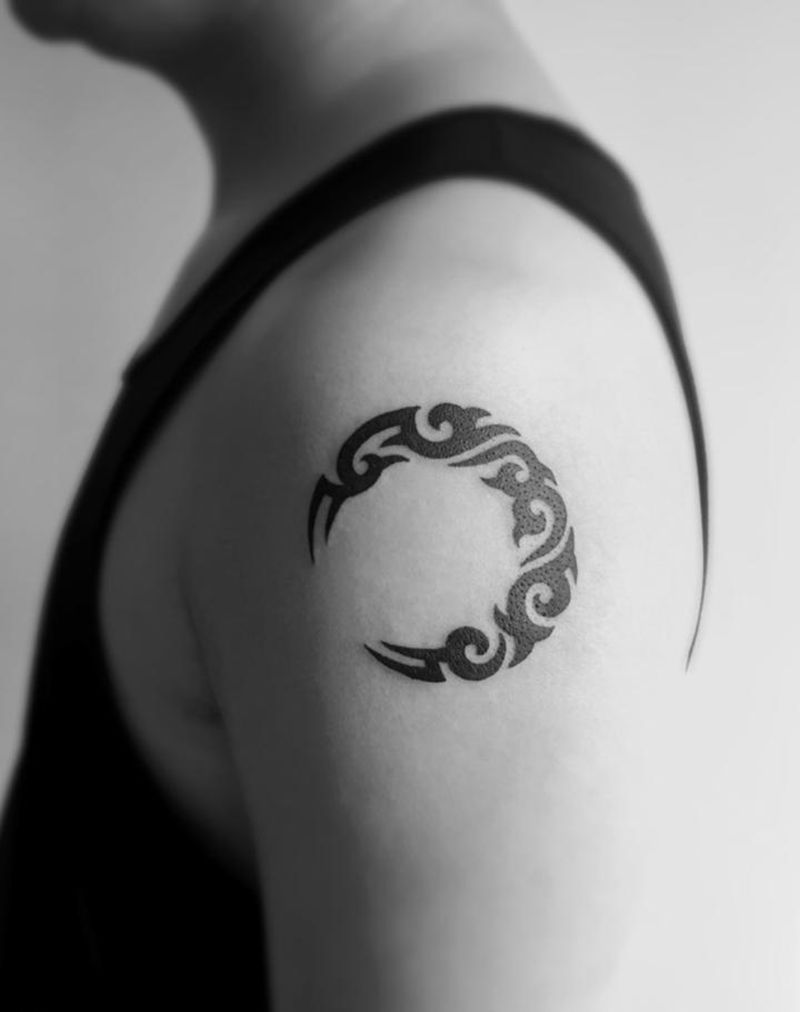 月亮纹身图片_成品肩部清新静物图腾纹身图案