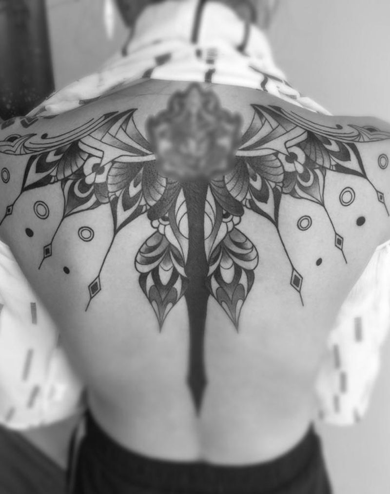 图腾·花纹纹身图片_背部图腾纹身图案