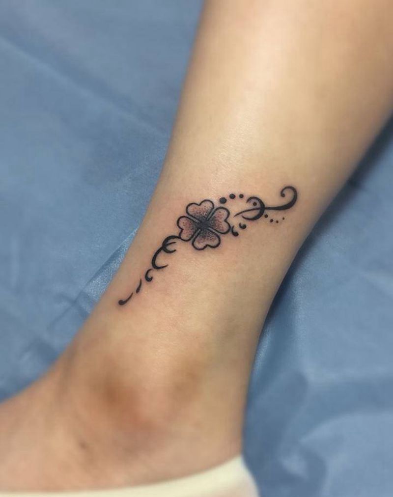 四叶草纹身图片_成品腿部清新植物图腾纹身图案