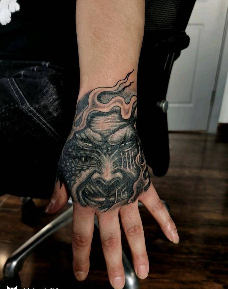 遮盖旧图纹身图片_手部欧美写实纹身图案