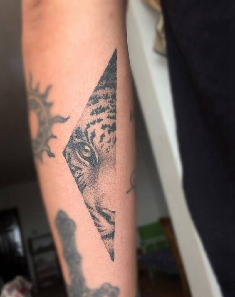 虎纹身图片_成品手臂欧美清新动物纹身图案