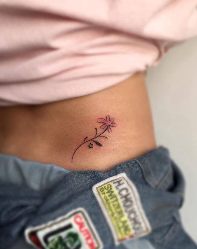 花纹身图片_成品腰部清新植物纹身图案