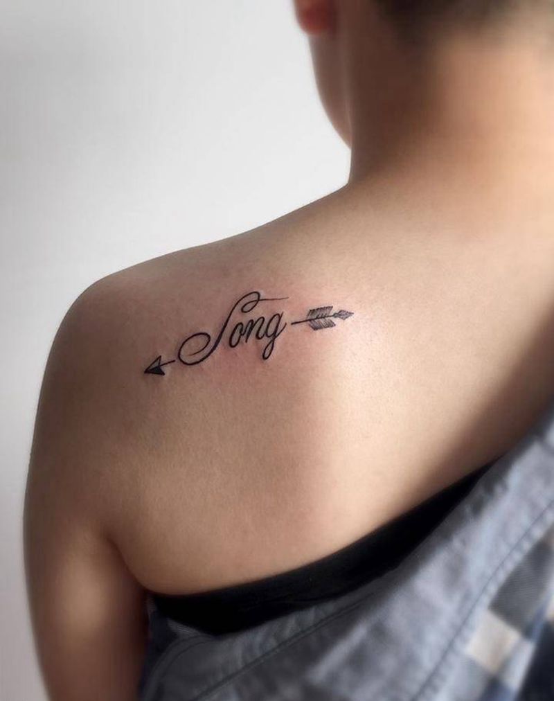 箭与字母纹身图片_成品背部清新字符静物图腾原创纹身图案