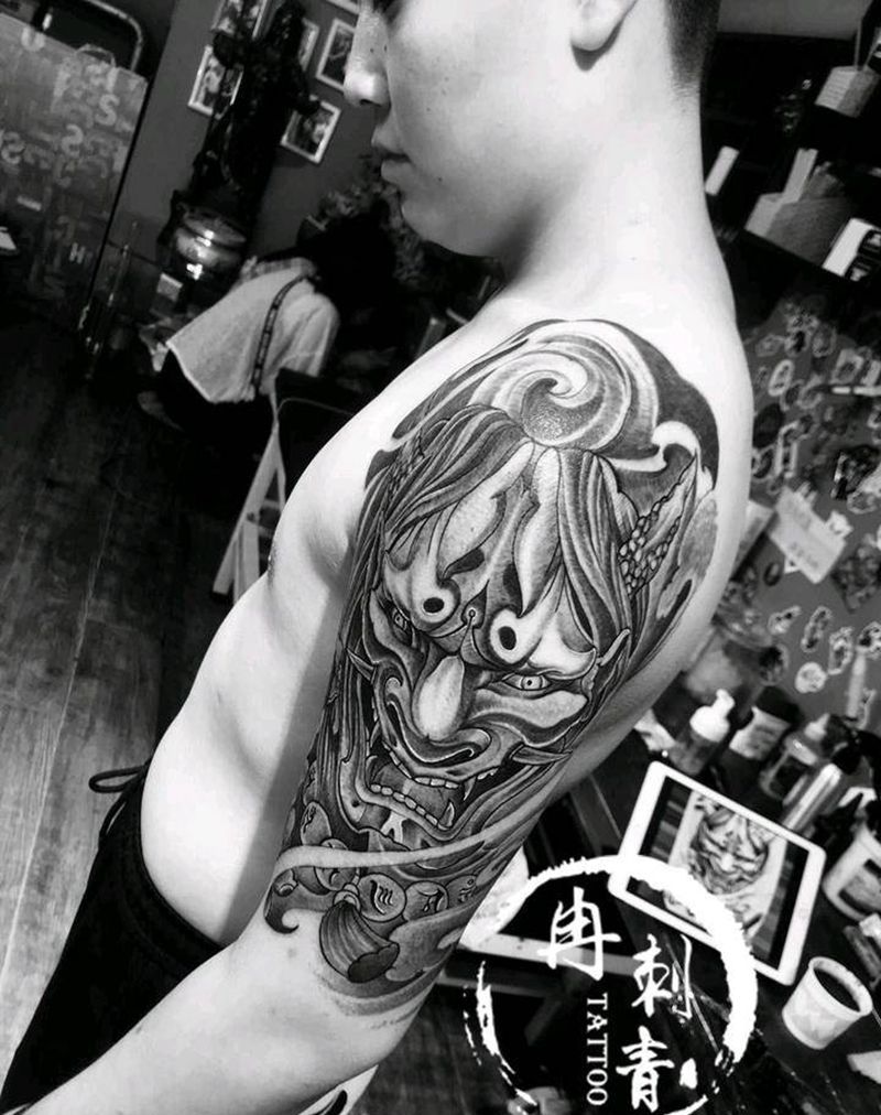 大臂班诺纹身图片_肩部手臂新传统老传统纹身图案