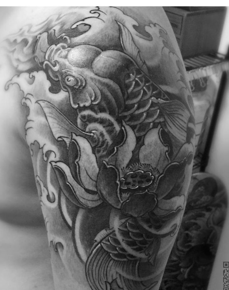 锦鲤莲花纹身图片_成品手臂传统动物植物原创纹身图案