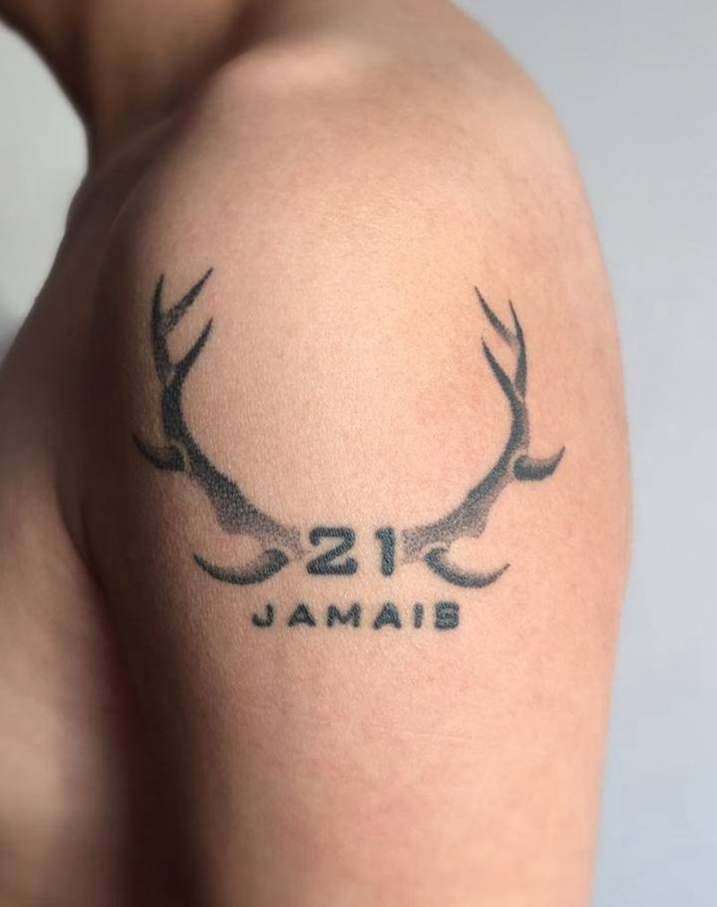 点刺鹿角纹身图片_成品肩部清新动物字符图腾纹身图案