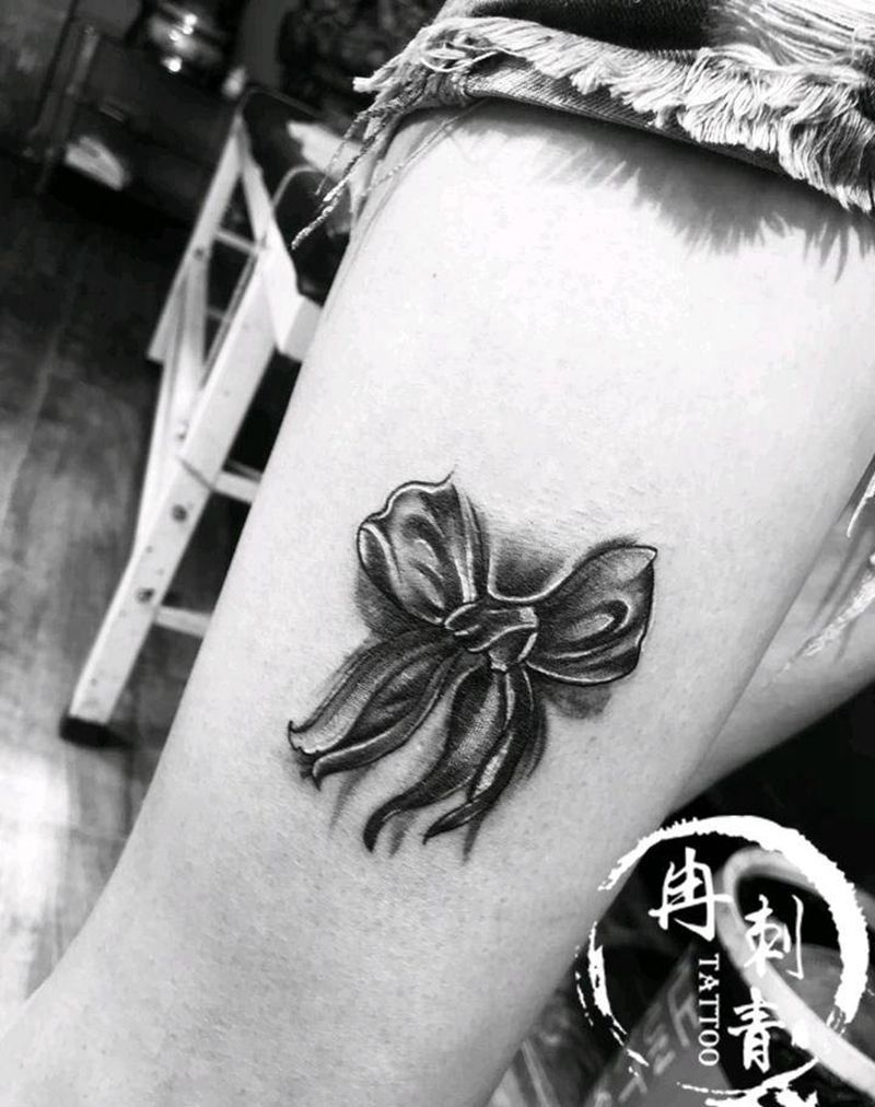 蝴蝶结纹身图片_腿部脚部新传统欧美写实3d纹身图案