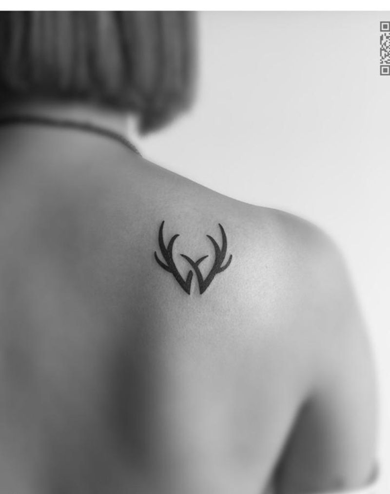 鹿角纹身图片_成品背部清新动物图腾纹身图案