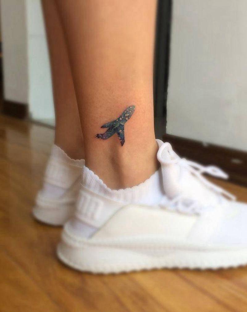 飞机✈️纹身图片_腿部New School纹身图案