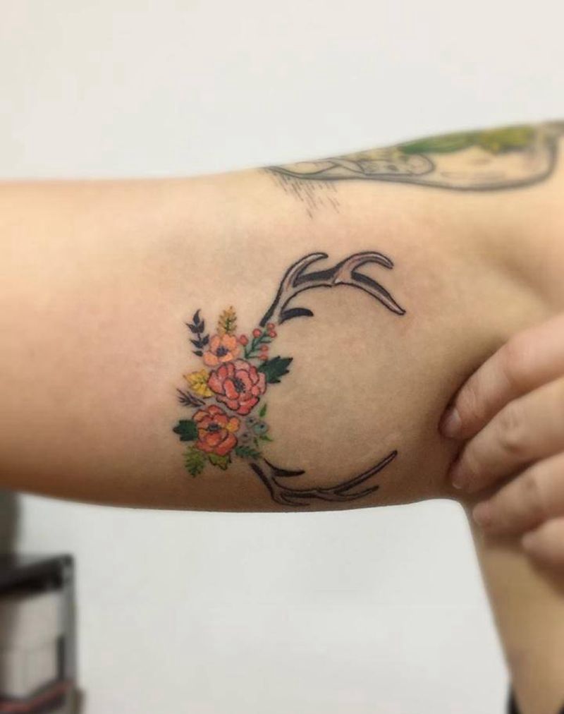 鹿角纹身图片_成品手臂欧美清新动物植物纹身图案