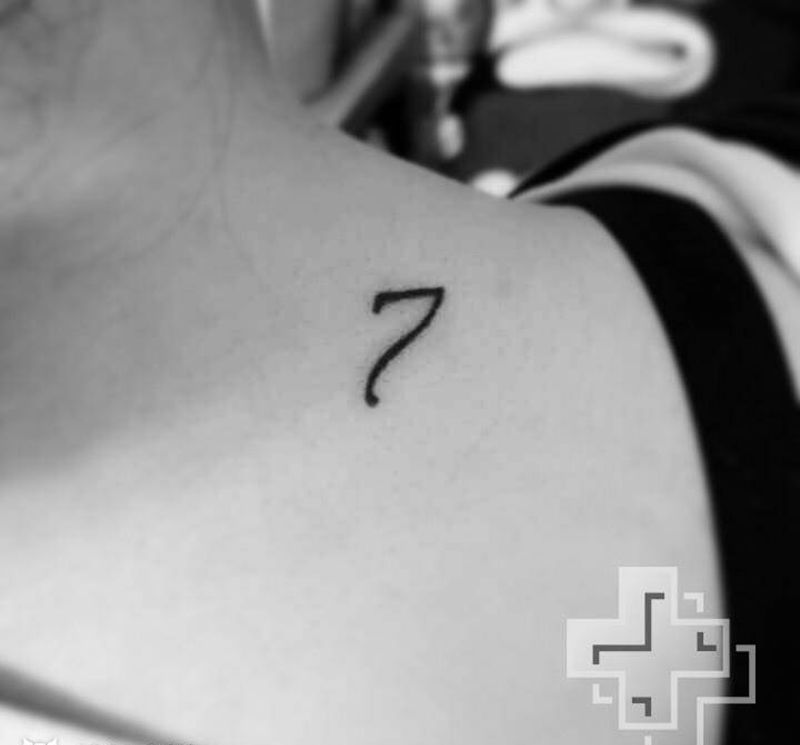 7纹身图片_成品肩部清新字符纹身图案