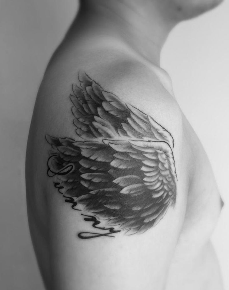 翅膀纹身图片_成品手臂欧美写实动物纹身图案
