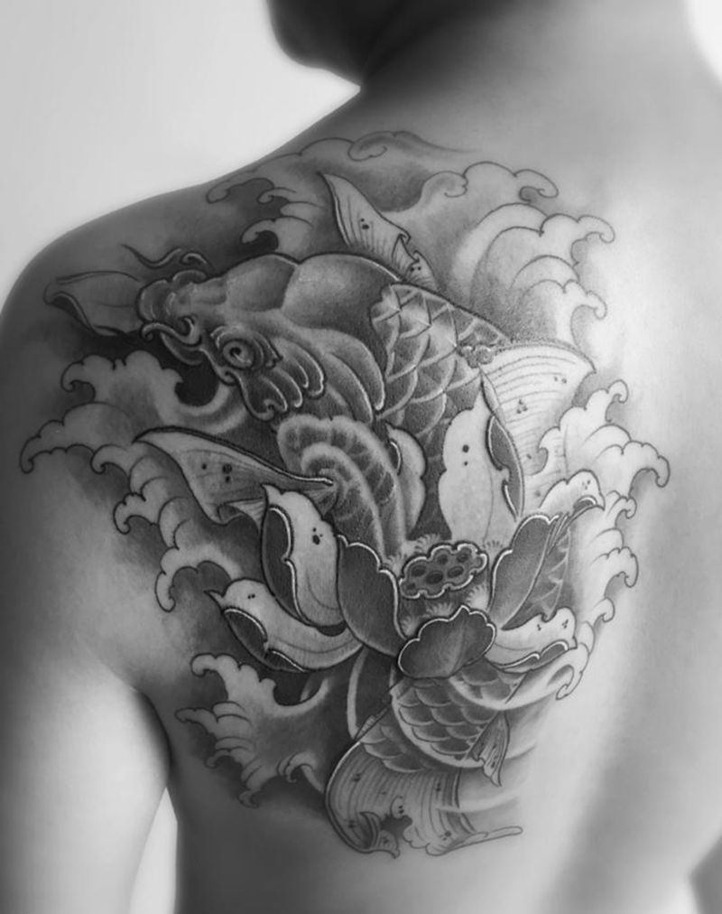 鲤鱼莲花纹身图片_成品背部传统动物植物原创纹身图案