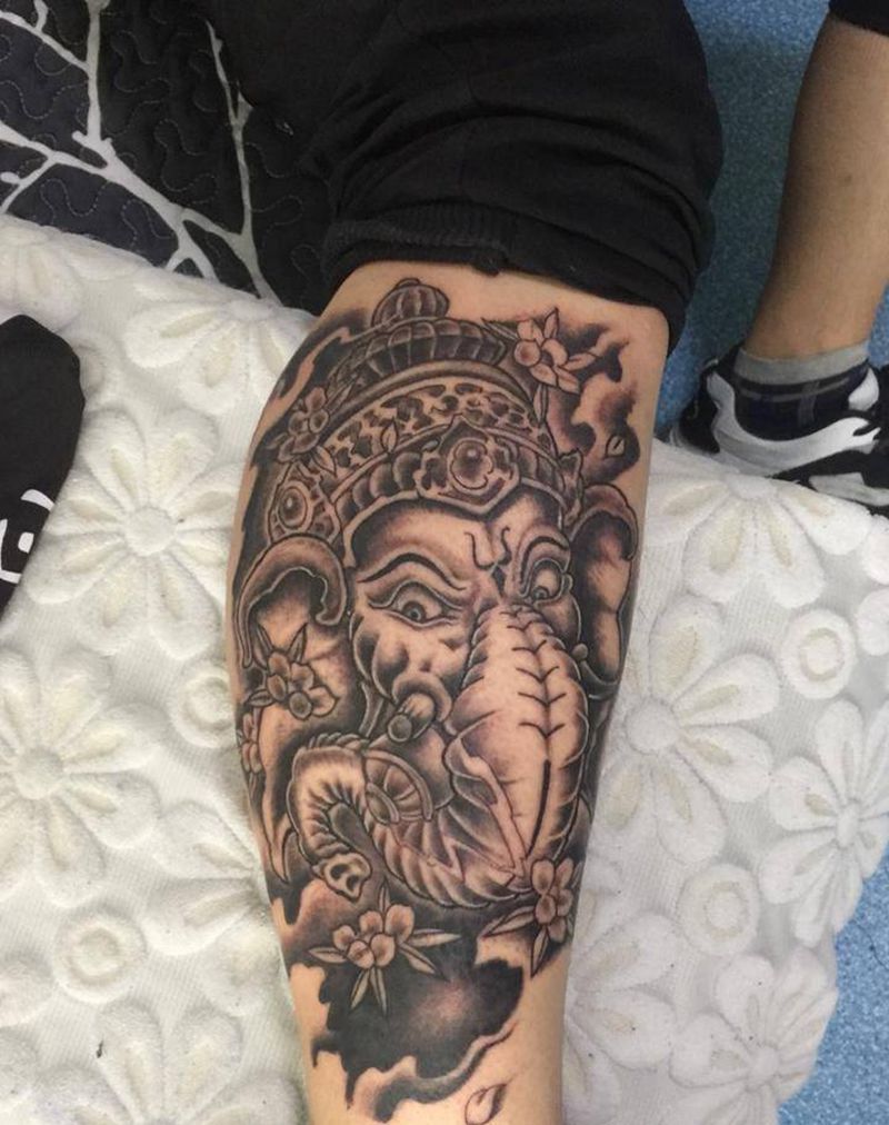 小腿象神纹身图片