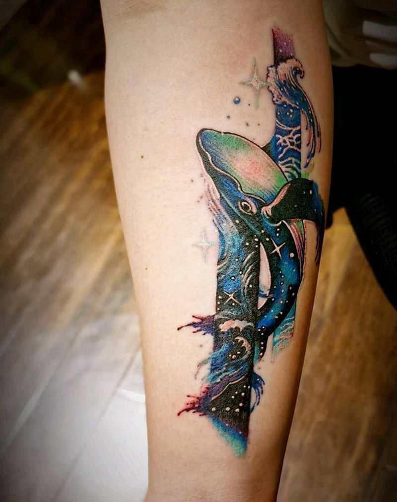 鲸纹身图片_手臂水彩几何纹身图案