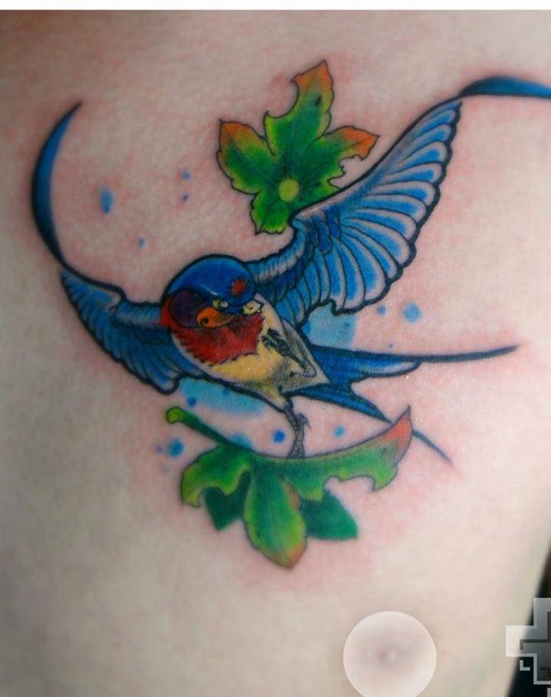 燕子纹身图片_成品胸部欧美动物纹身图案