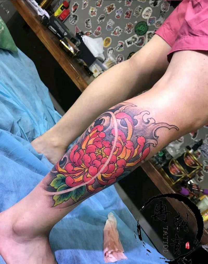 菊花纹身图片_腿部新传统纹身图案