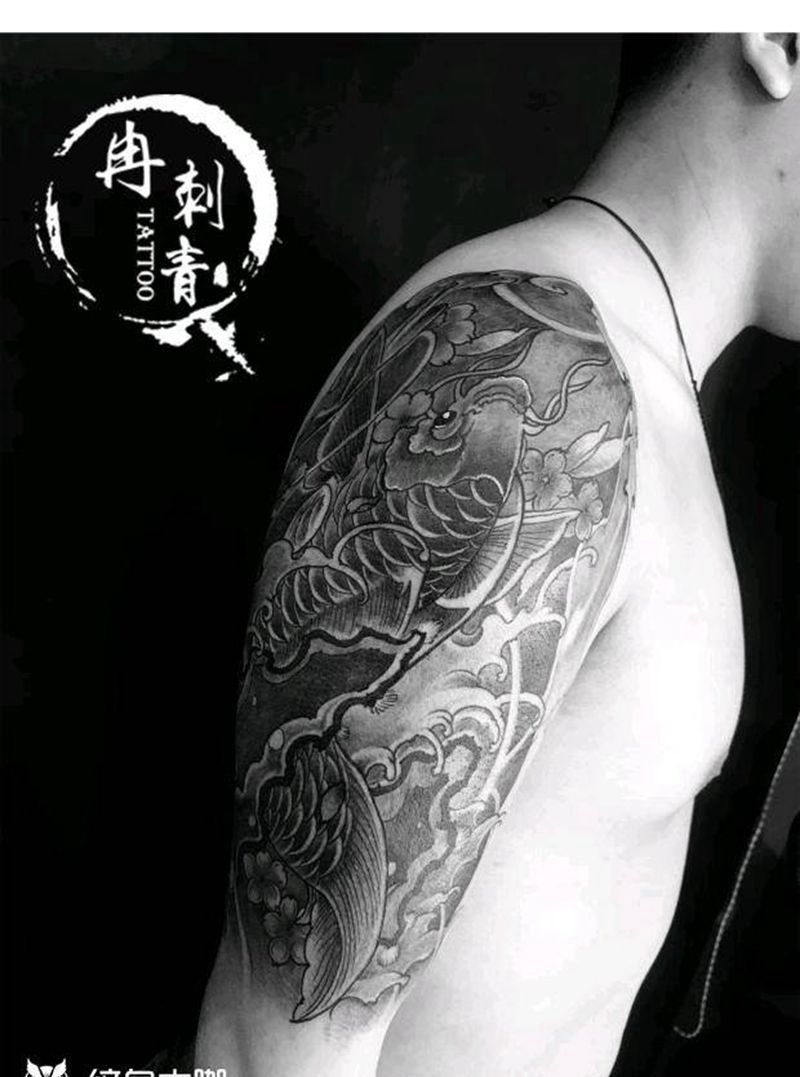 鱼纹身图片_手臂纹身图案