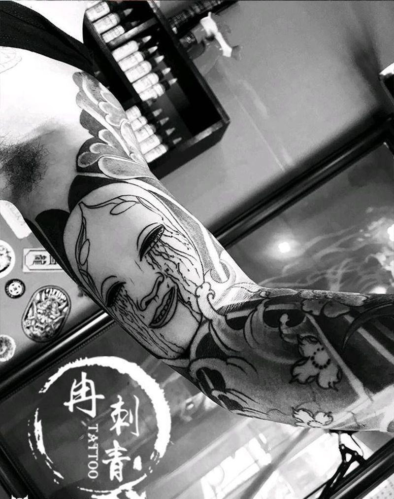 能面纹身图片_肩部手臂老传统纹身图案