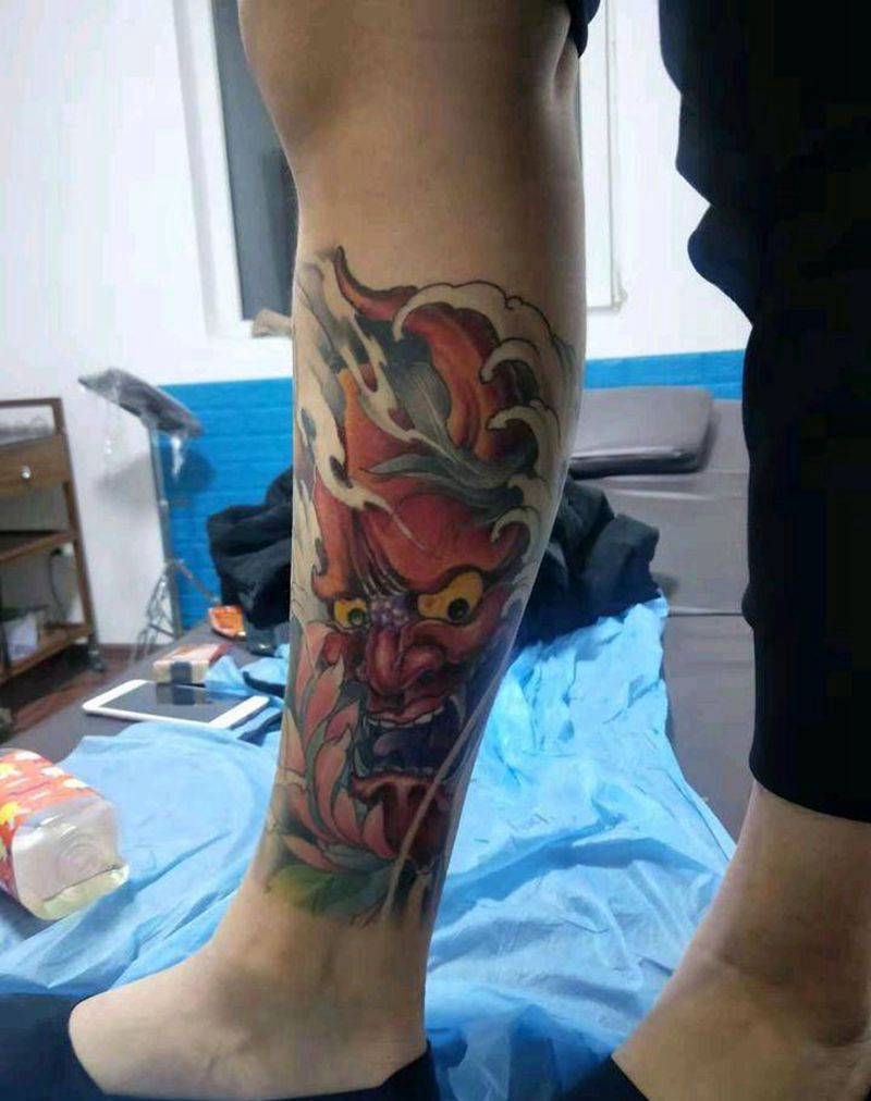 般若纹身图片_腿部新传统纹身图案