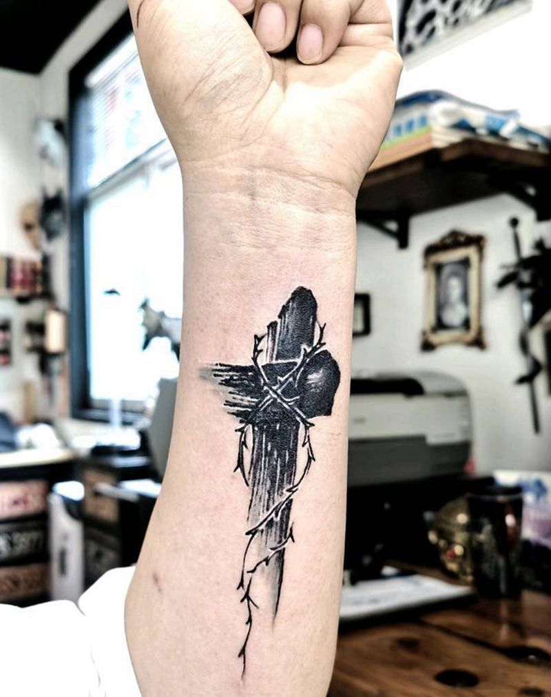 十字架纹身图片_手臂图腾水墨纹身图案
