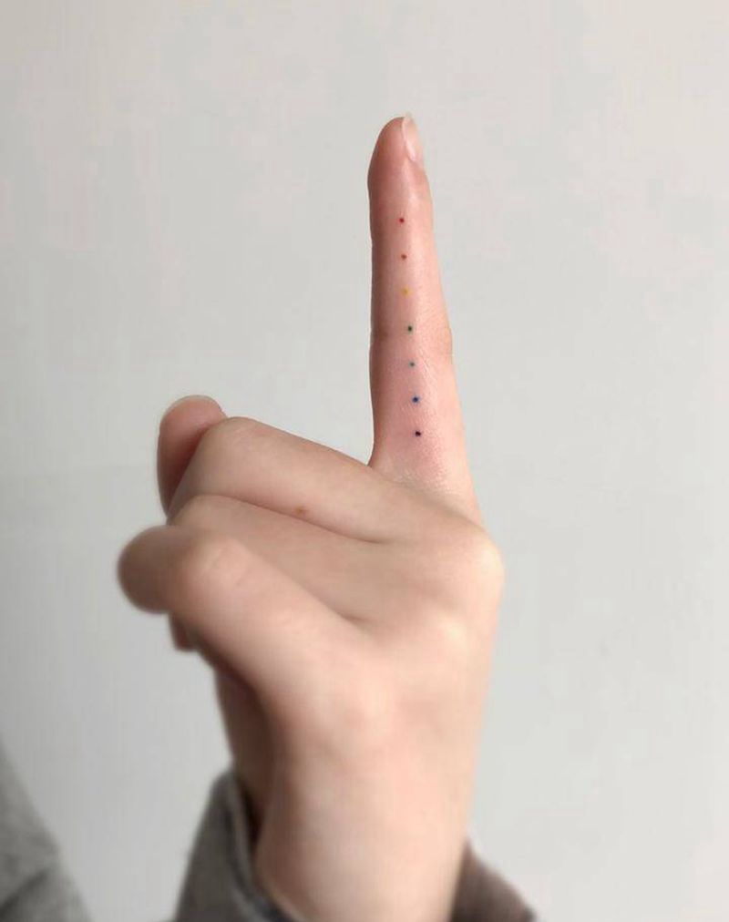 点纹身图片_手部New School点刺纹身图案