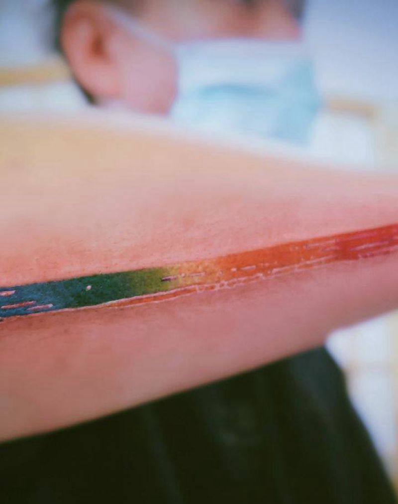 彩条纹身图片_手臂水彩纹身图案