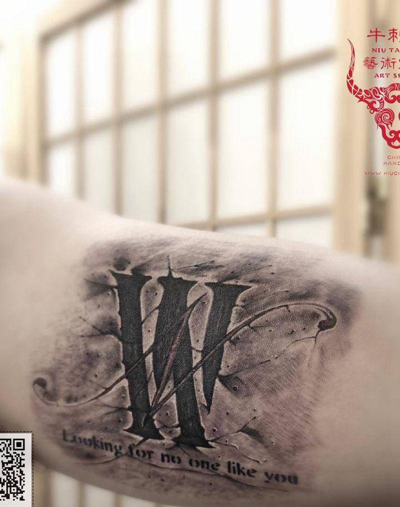 裂痕字母纹身图片_手臂欧美写实图腾纹身图案