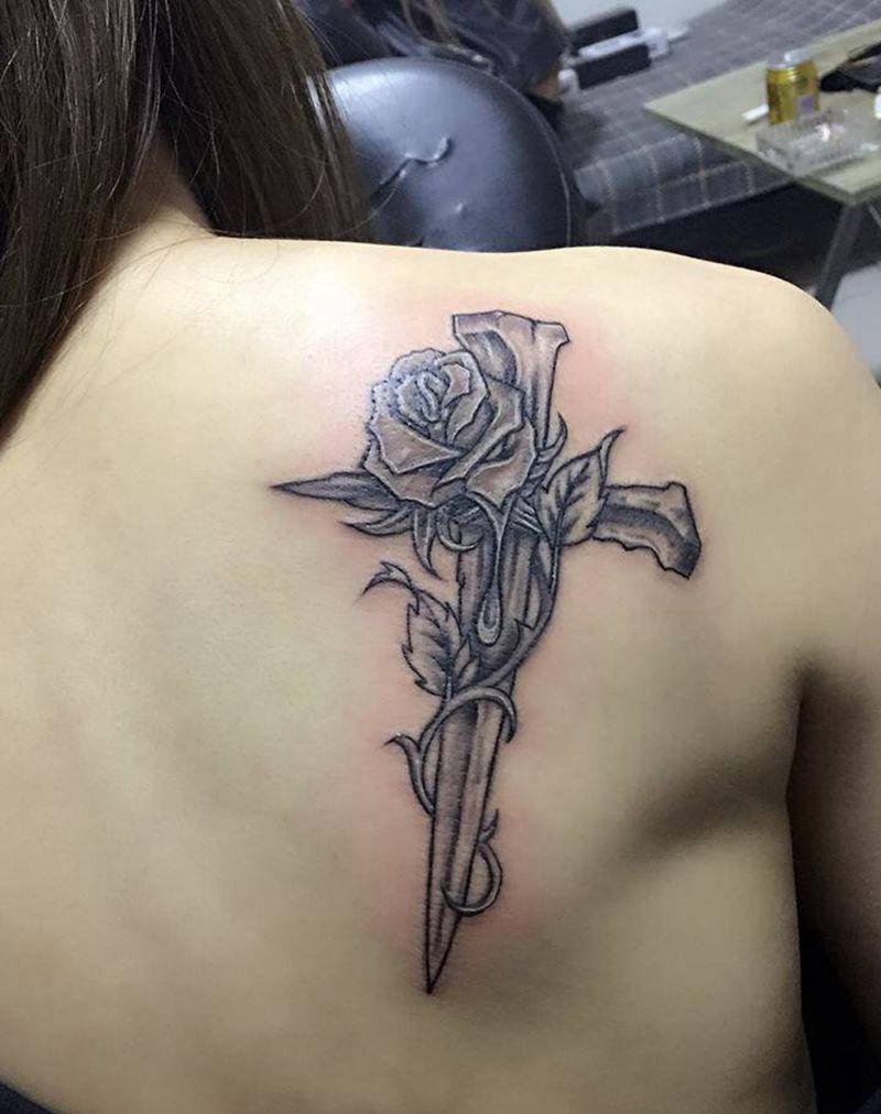 十字架纹身图片