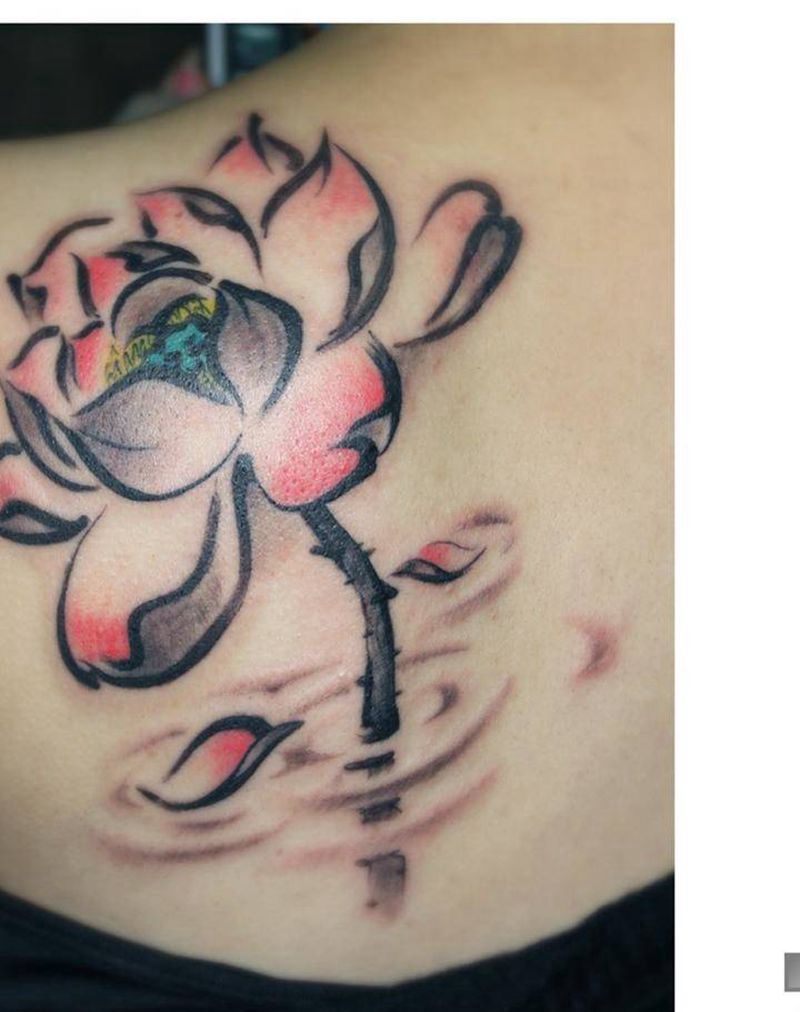 水墨荷花纹身图片_成品肩部国画植物原创纹身图案