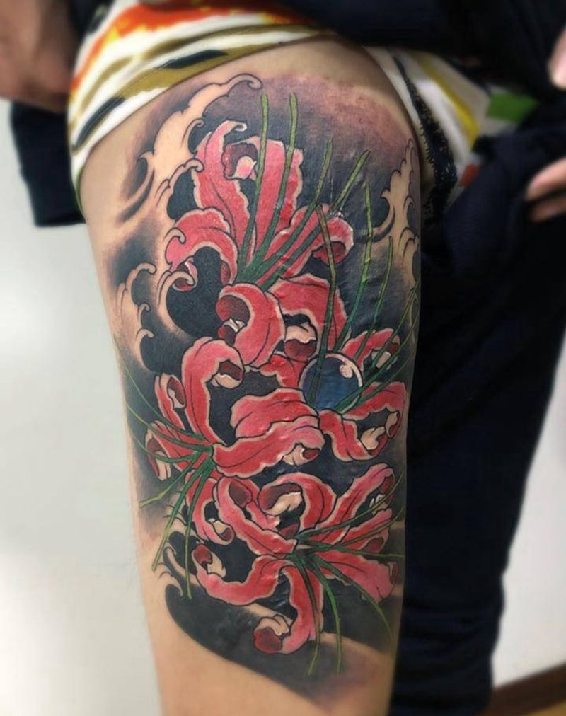 彼岸花纹身图片_腿部新传统纹身图案