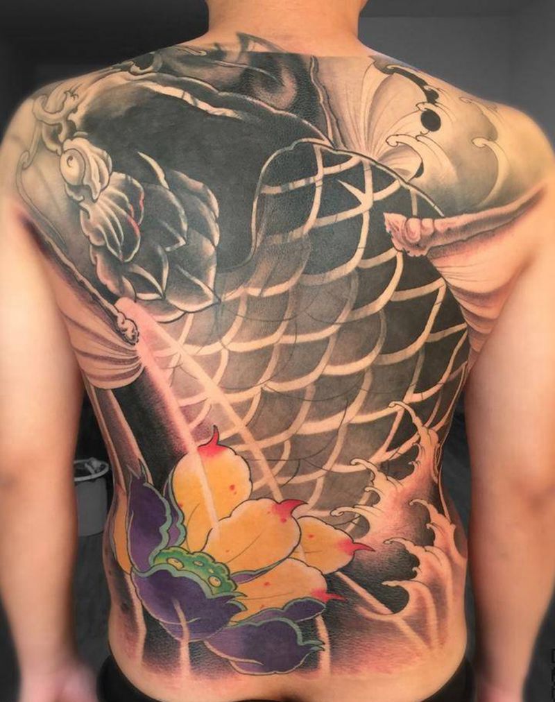 大鱼纹身图片_成品背部传统动物植物纹身图案