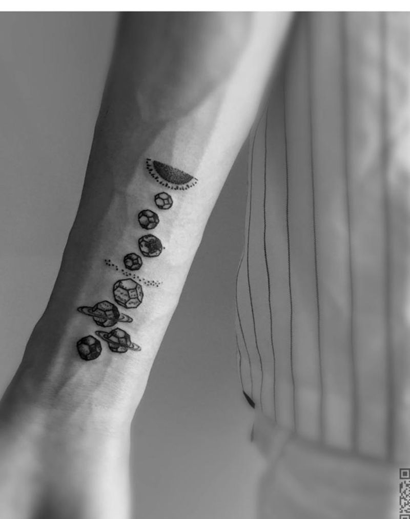 九大行星纹身图片_成品手臂清新几何图腾纹身图案